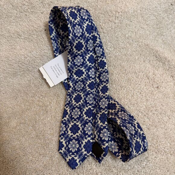 Crewcuts | NWT Kids' silk tie Island tile print Sz 42 - Picture 2 of 3